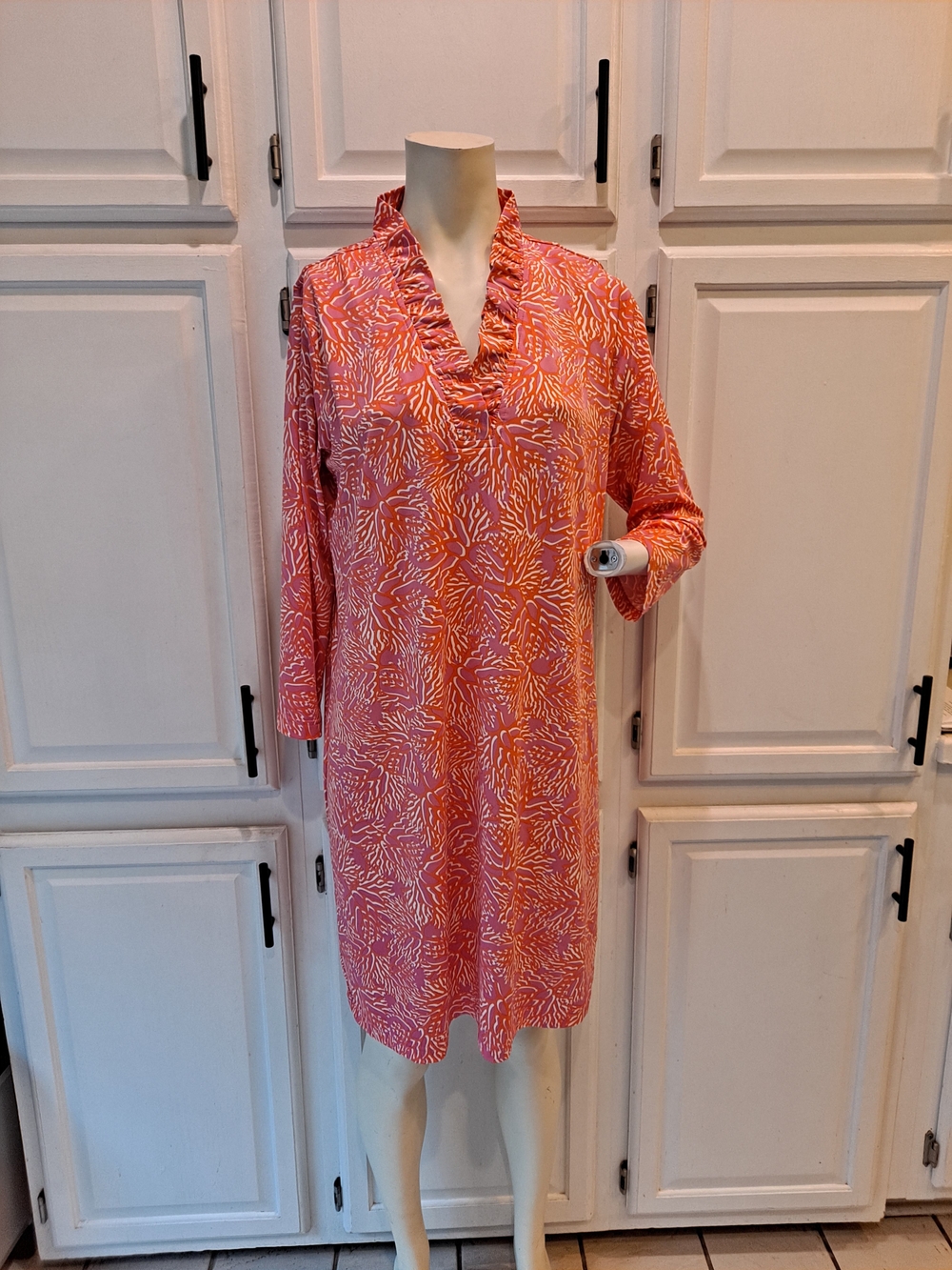 La Mer Luxe Ruffle V-Neck Midi Dress in Coral Reef Print Wrinkle Resist Travel